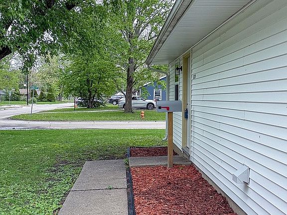 5th image of 1320 Hedge Rd