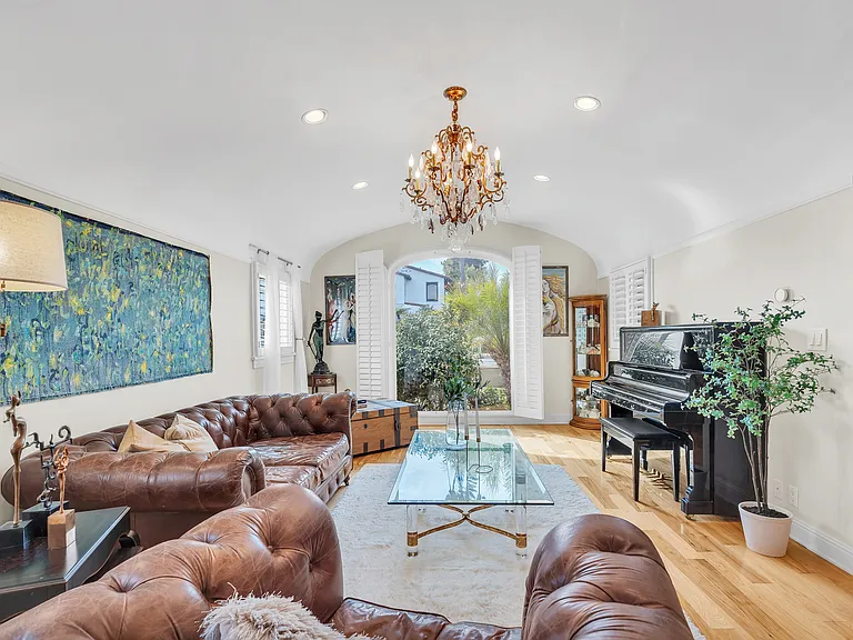 326 N Doheny Dr — Photo 13