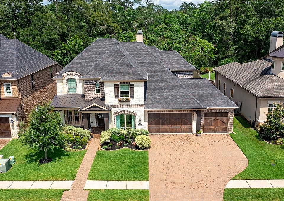 Welcome to 1015 Oakshire Ln, an exquisite 5 bedroom home
