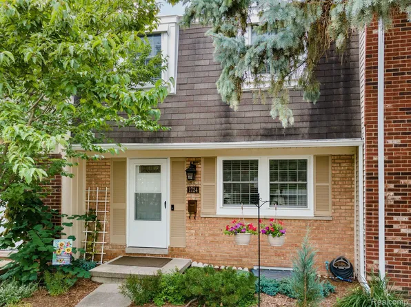 1724 Brentwood Dr, Troy, MI 48098