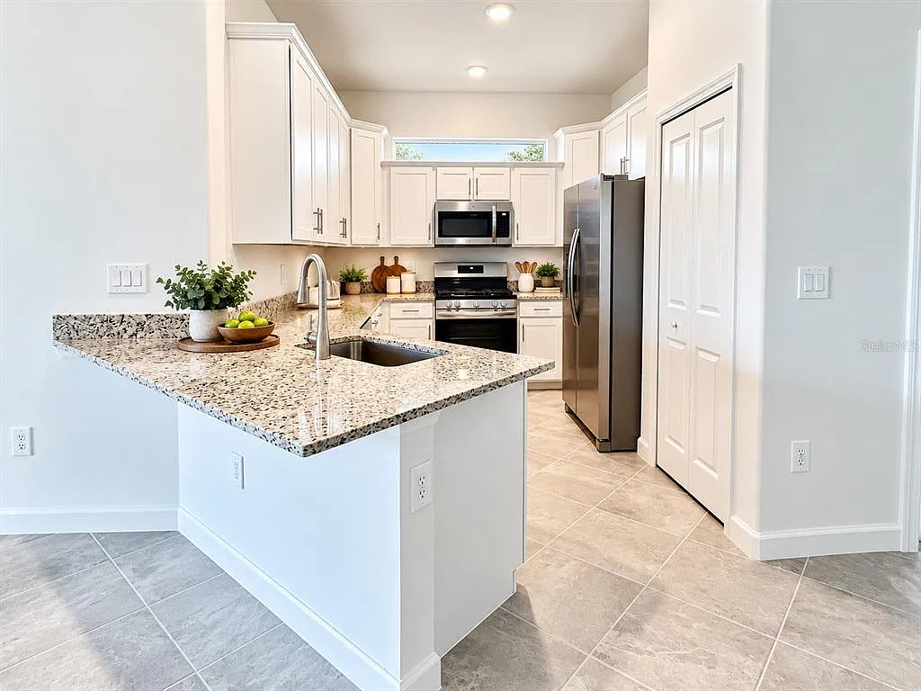 2 bed, 2.0 bath, 1557 sqft, $2,800 — Photo 2