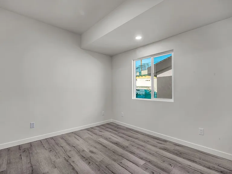 5842 Denver Ave — Photo 24