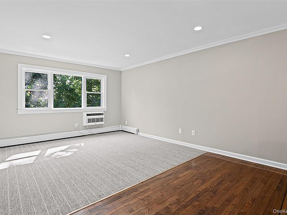 5th image of 152 B N Broadway #2E