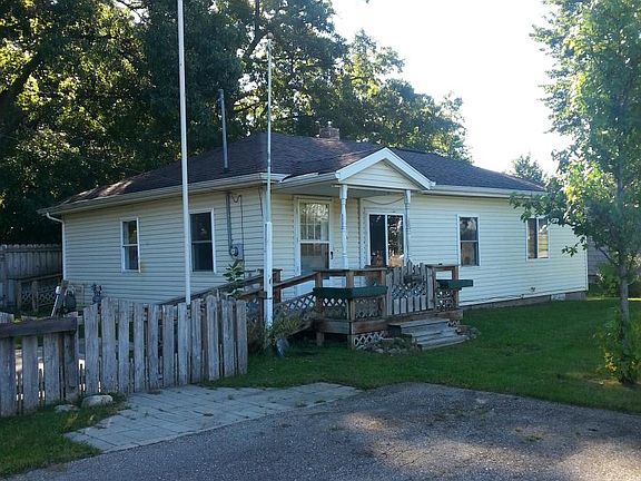 527 N 10th St, Plainwell