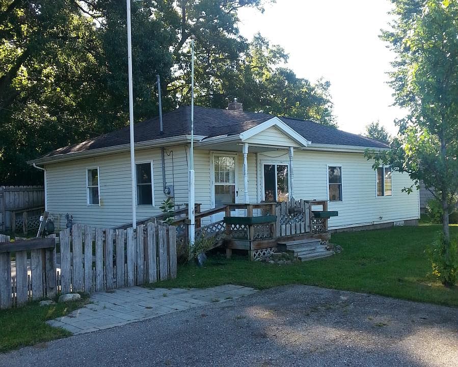 527 N 10th St, Plainwell