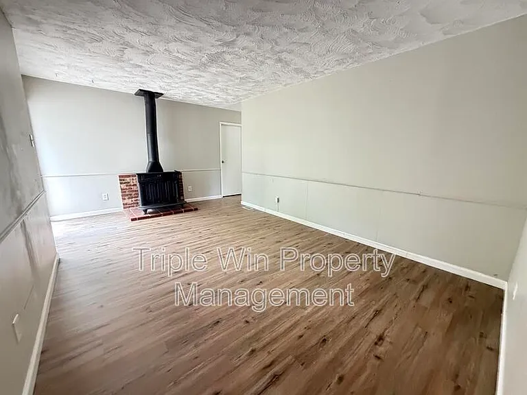 2372 Rockymont Dr — Photo 32