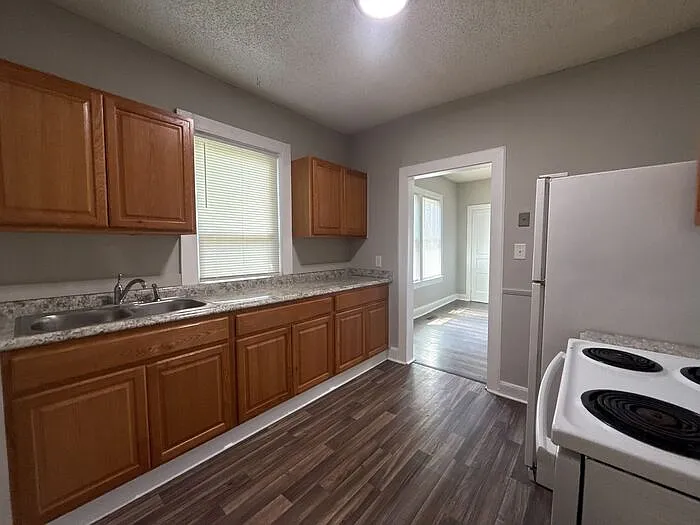 1 bed, 1.0 bath, 700 sqft, $895 — Photo 3