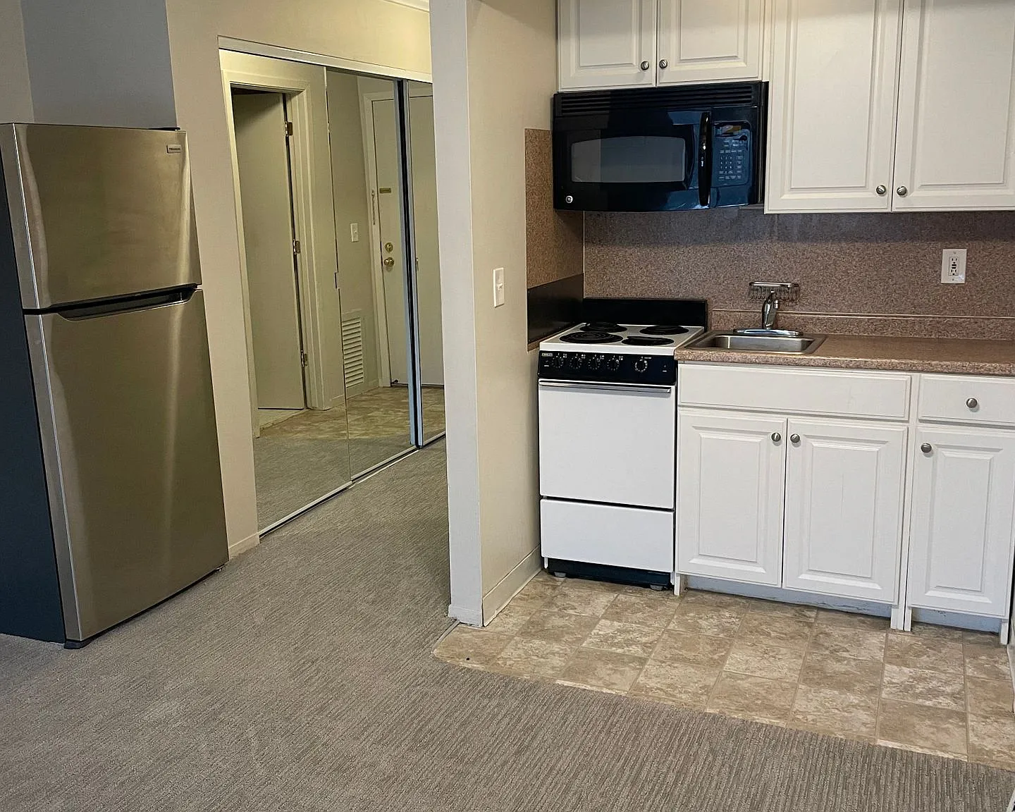 1040 Cleveland Apartments — Photo 3