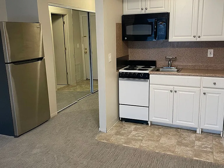 1040 Cleveland Apartments — Photo 3