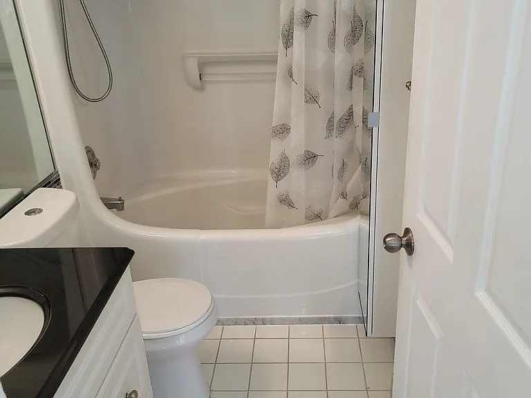 7 Bishop Ave #1606 — Photo 22