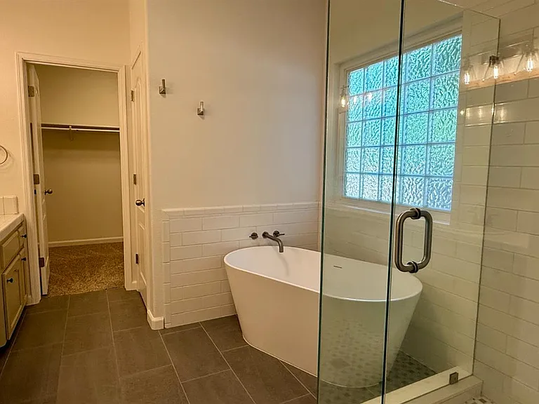 1548 W Hampton Cir — Photo 14