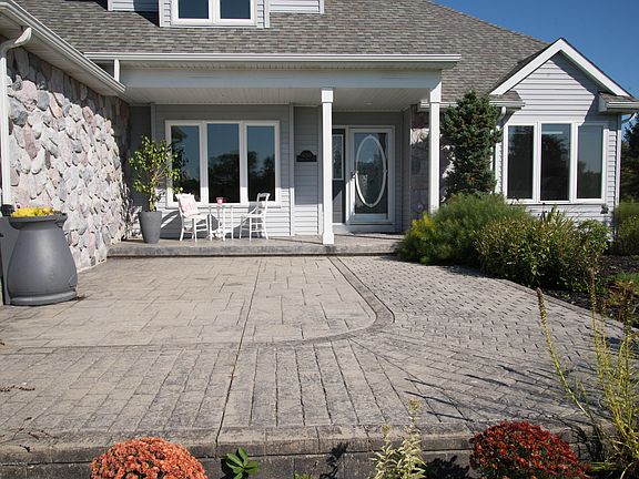3rd image of 8260 Rolling Hill Ln