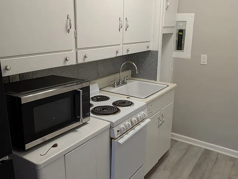 608 N Baker St — Photo 3