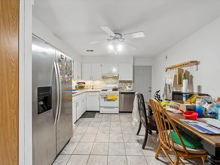 235 W Johnson St #1B — Photo 9