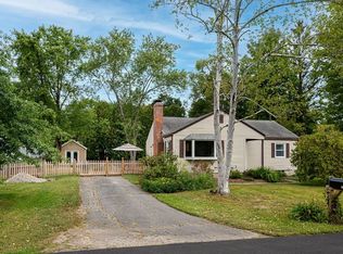 23 John St, Easthampton, MA 01027