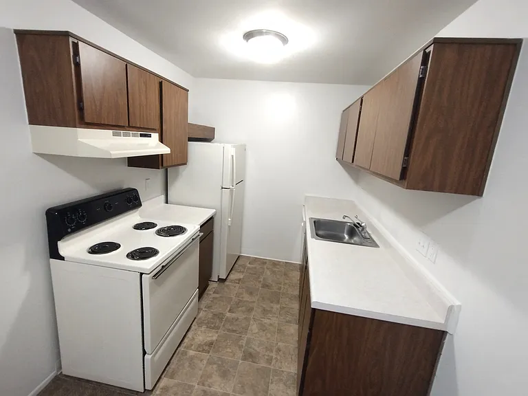 Charter Oaks Apartments — Photo 46