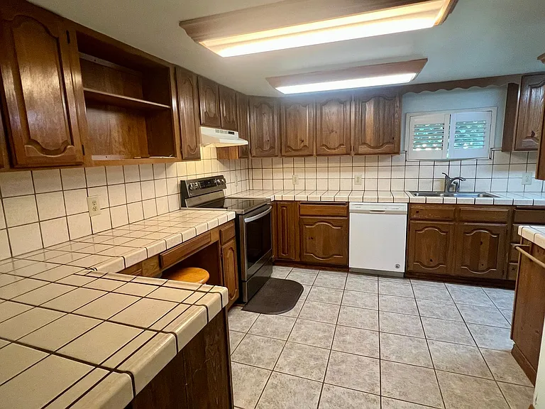 11015 Schafer Ave — Photo 5