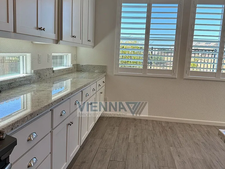 1347 Larkspur Dr — Photo 11