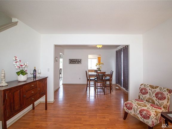 4th image of 18924 93rd Ave E