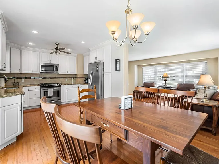 7106 Ventnor Gardens Plz — Photo 13