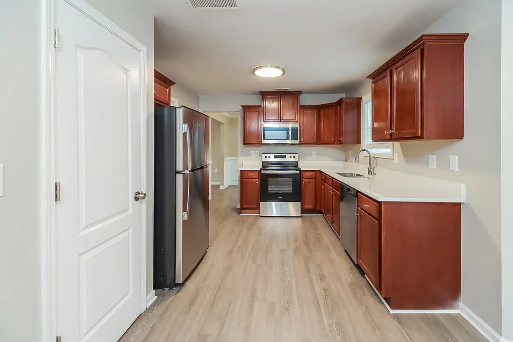 4 bed, 3.0 bath, 1961 sqft, $2,180 — Photo 4