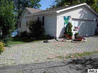 2030 Lakeview Dr, Brooklyn, MI 49230
