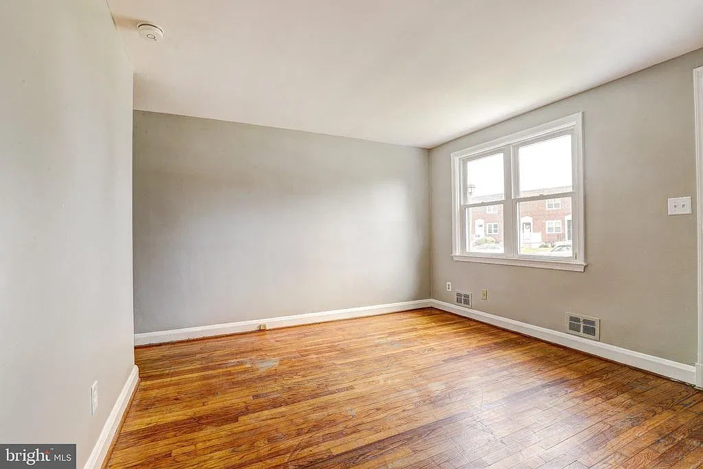 3 bed, 1.5 bath, 1120 sqft, $2,200 — Photo 3