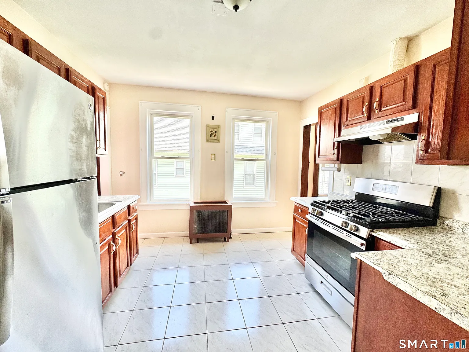 2 bed, 1.0 bath, 2997 sqft, $2,400 — Photo 3