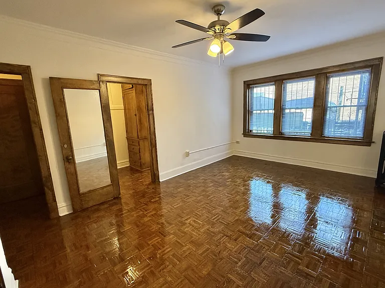 553 West Oakdale Avenue — Photo 49