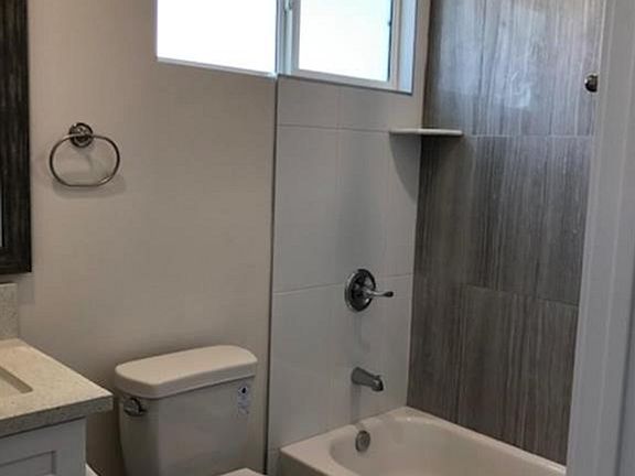 5th image of 802 W 65th St #8700710