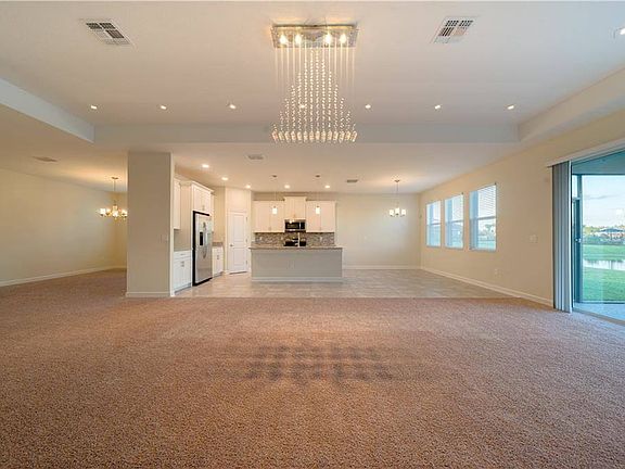 4th image of 10946 Longleaf Woods Dr