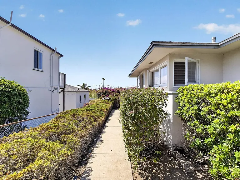 2324 Chatsworth Blvd — Photo 18