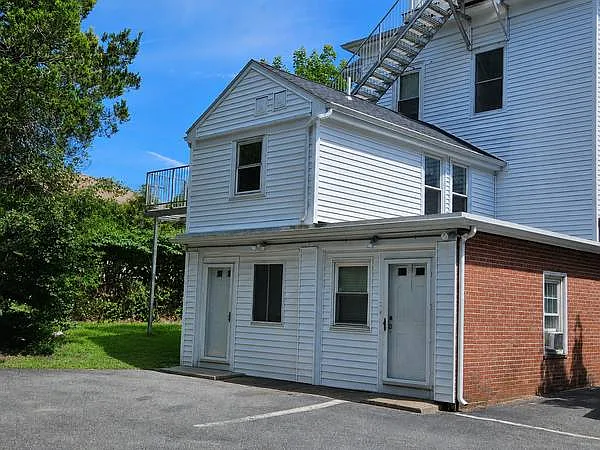 144 S Franklin St #1 — Photo 8
