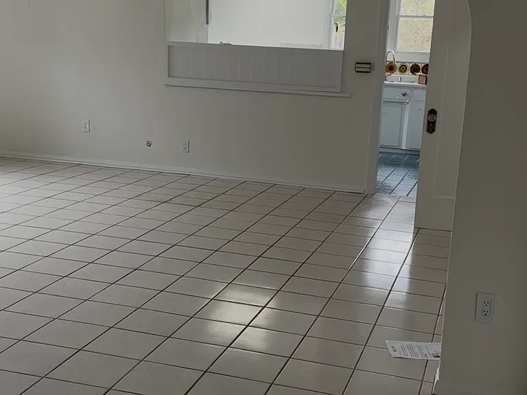 1252 W Cliff Dr — Photo 4