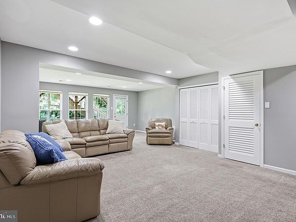 4th image of 4546 Jasmine Dr