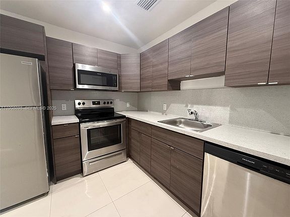 4th image of 540 NE 67th St #1
