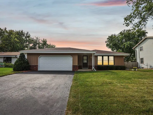 1215 Western TRAIL, Mukwonago, WI 53149