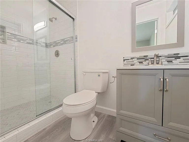 1409 Broadmoor Dr — Photo 10