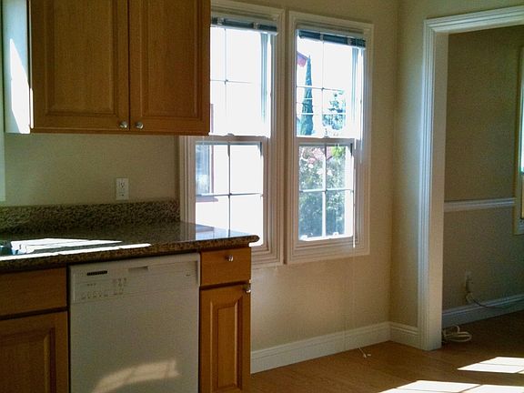 4th image of 714 E Chevy Chase Dr APT 3