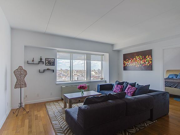 2nd image of 87 Smith St APT 6D