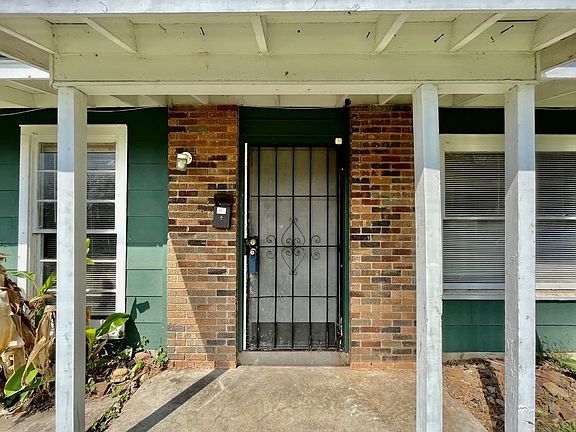 2nd image of 863 Utopia Ln