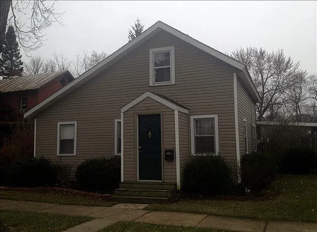 707 W 5th St photo 1