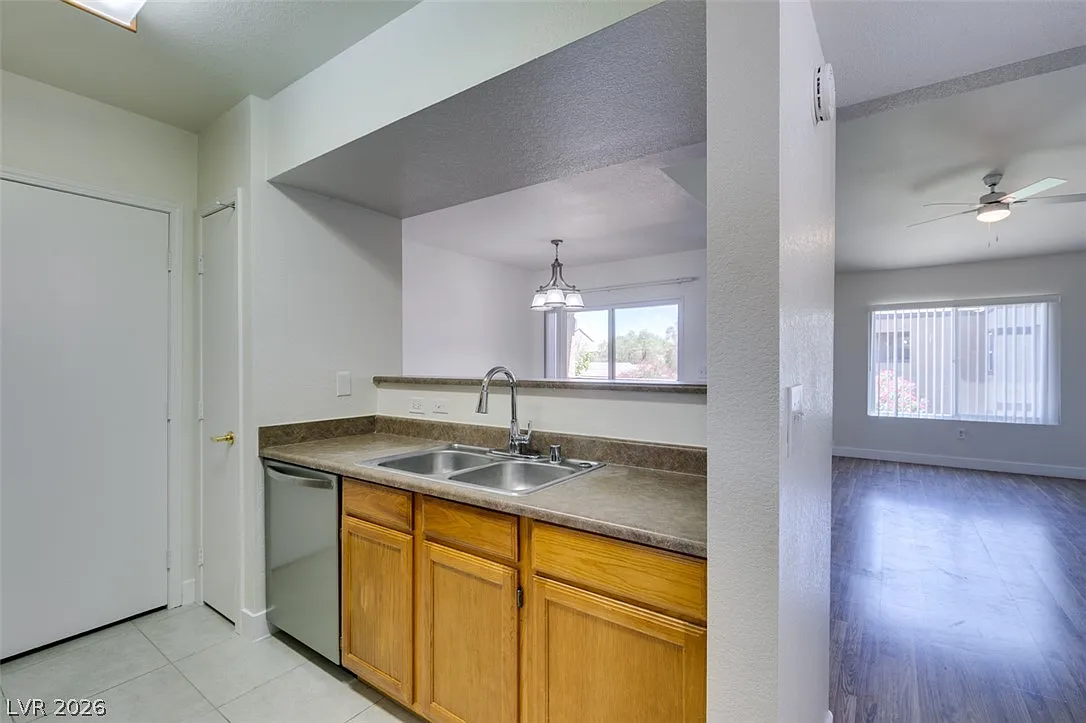 2 bed, 2.0 bath, 1024 sqft, $1,525 — Photo 1