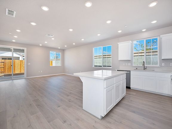 5th image of 617 Tortugas Pl