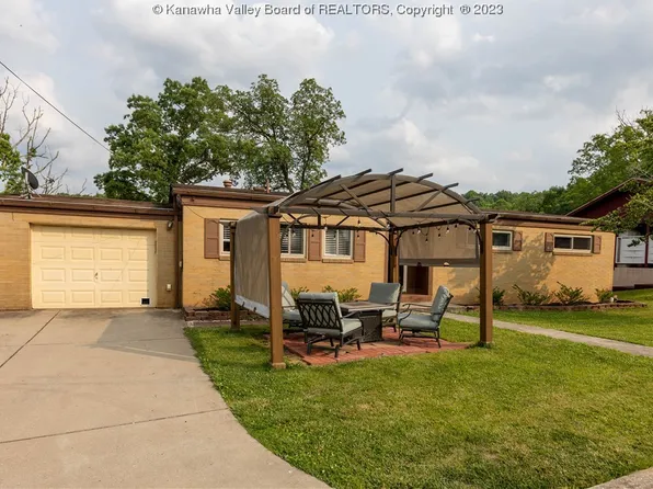 1209 Crown Dr, South Charleston, WV 25309