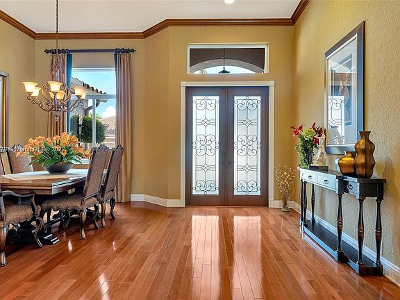 3rd image of 2550 Jardin Ln