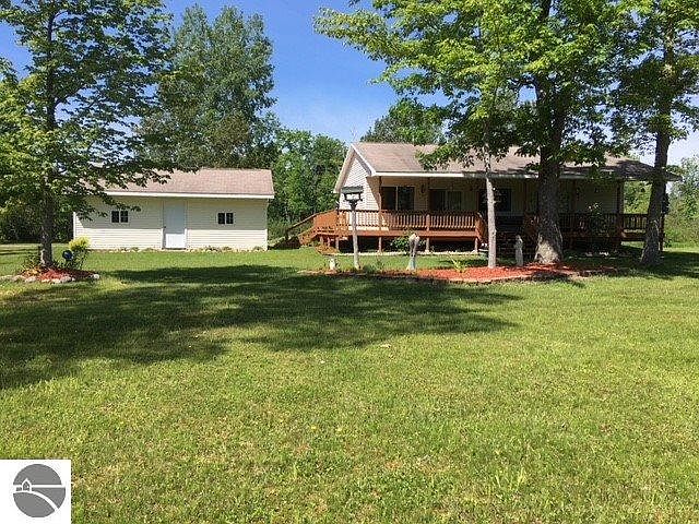 1st image of 809 W Shingle Lake Dr