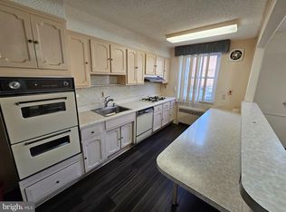1233 Fanshawe St, Philadelphia, PA 19111