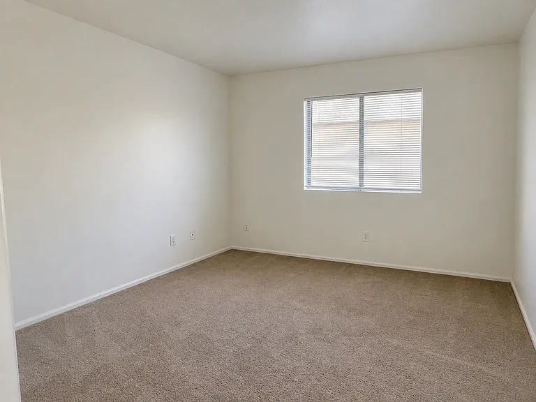 3235 E Hononegh Dr — Photo 5