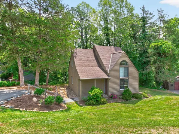 1303 Timberbranch Ct, Charlottesville, VA 22902
